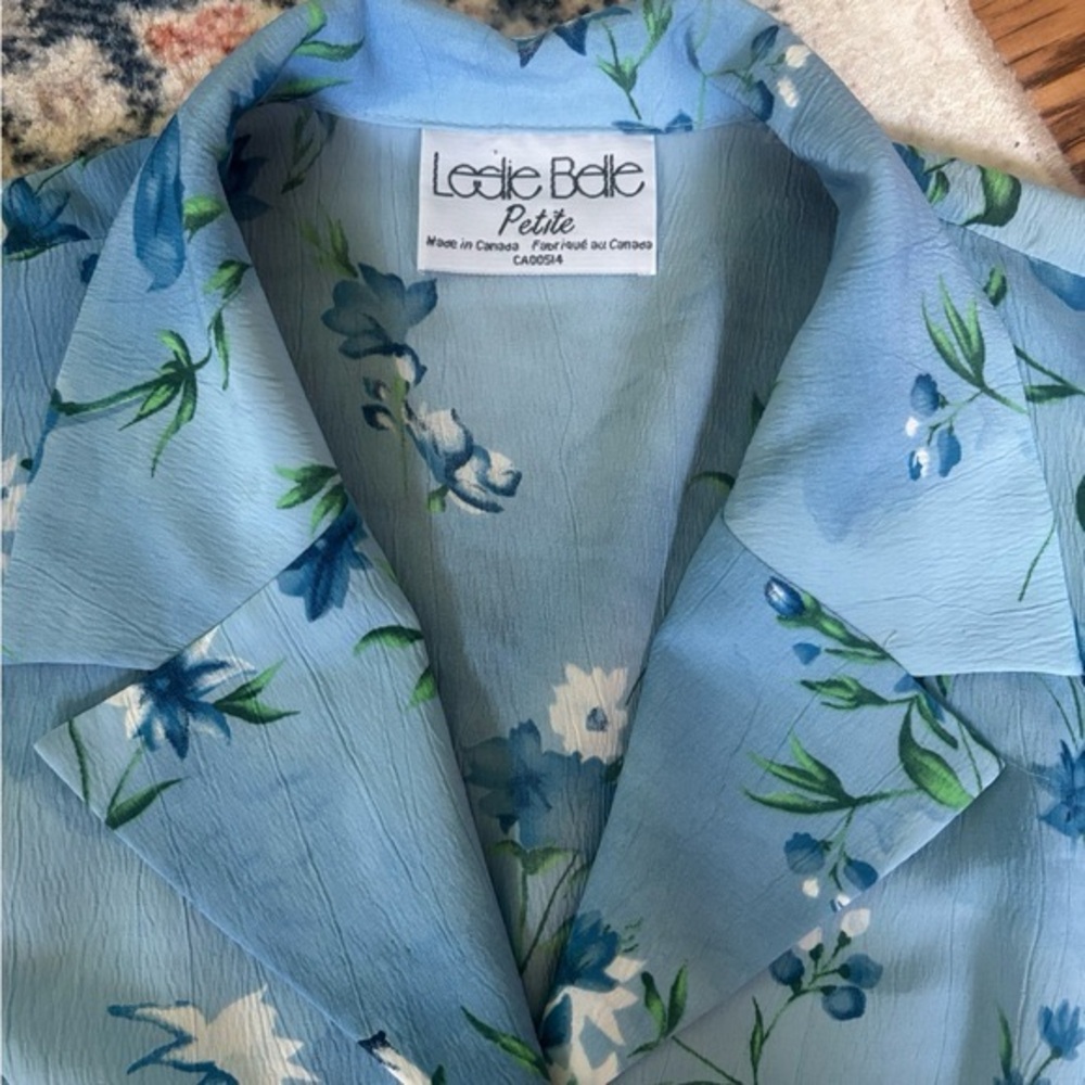 Vintage Leslie Belle Petite Blue Floral ButtonUp Top - Picture 7 of 7